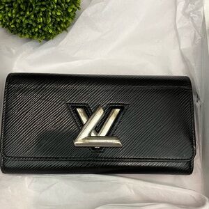COPY - Authentic Louis Vuitton twist wallet